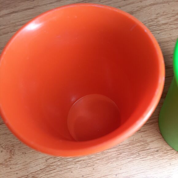 2  Vintage Tupperware Plastic Kids Cups Orange 109-38 Green 109-33 no lids Retro - Picture 3 of 6